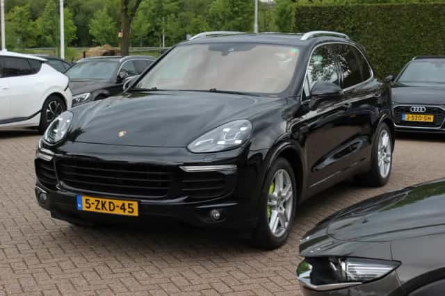 Porsche Cayenne (2015) thumbnail 6