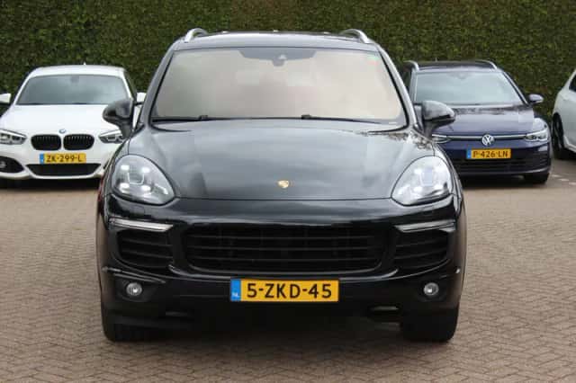 Porsche Cayenne (2015) thumbnail 8