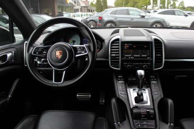 Porsche Cayenne (2015) thumbnail 9
