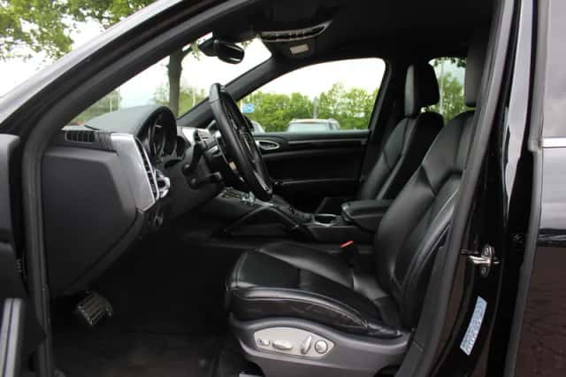 Porsche Cayenne (2015) thumbnail 10