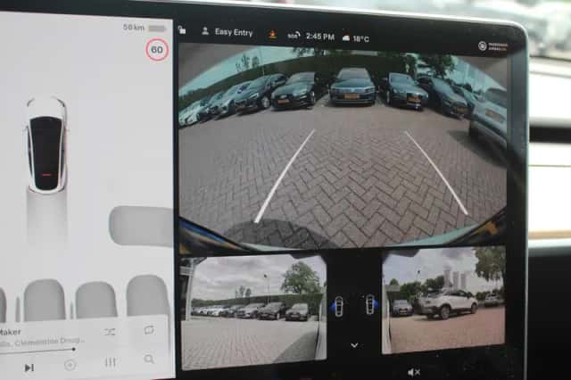 Tesla Model Y (2021) thumbnail 13