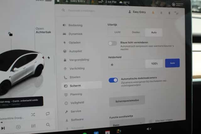 Tesla Model Y (2021) thumbnail 21