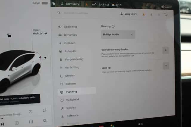 Tesla Model Y (2021) thumbnail 22