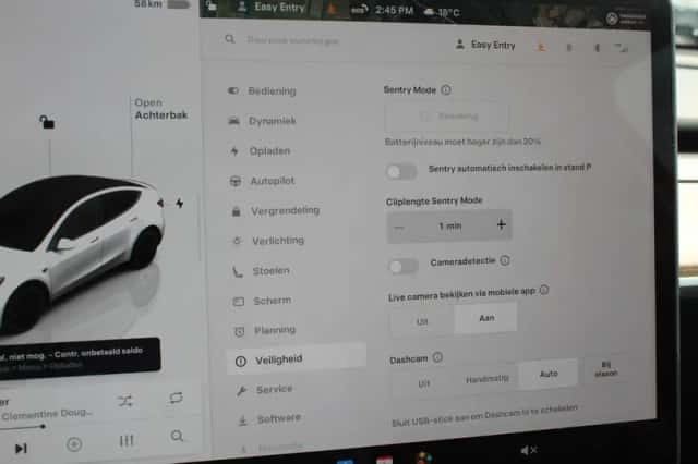 Tesla Model Y (2021) thumbnail 24