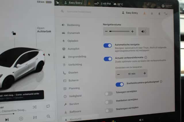Tesla Model Y (2021) thumbnail 25