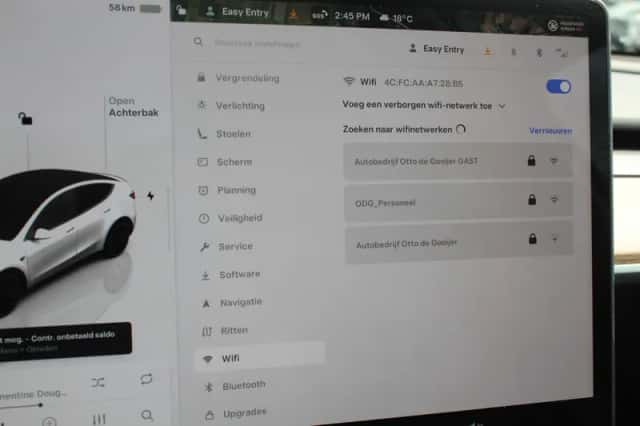 Tesla Model Y (2021) thumbnail 26
