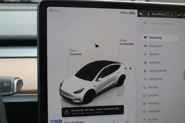 Tesla Model Y (2021) thumbnail 27
