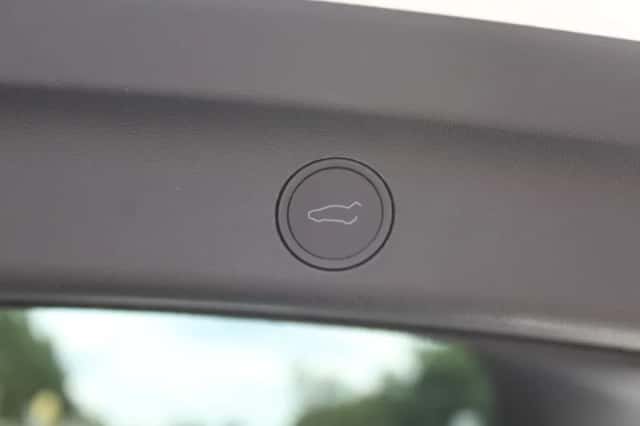 Tesla Model Y (2021) thumbnail 29