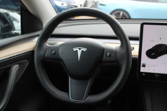 Tesla Model Y (2021) thumbnail 10