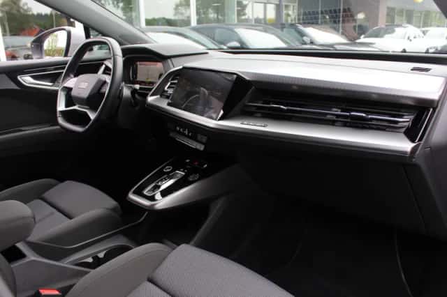 Audi Q4 (2022) thumbnail 14