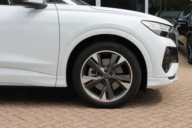 Audi Q4 (2022) thumbnail 15