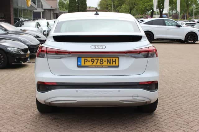 Audi Q4 (2022) thumbnail 16