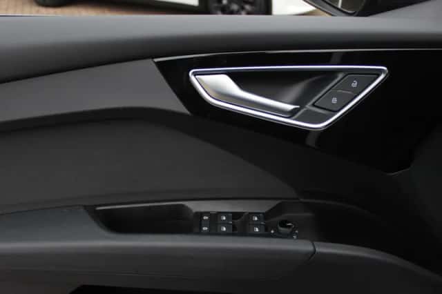 Audi Q4 (2022) thumbnail 29