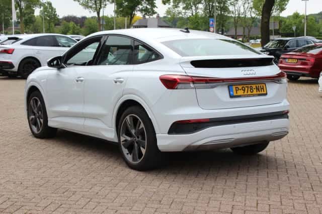 Audi Q4 (2022) thumbnail 4