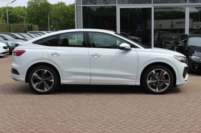 Audi Q4 (2022) thumbnail 6