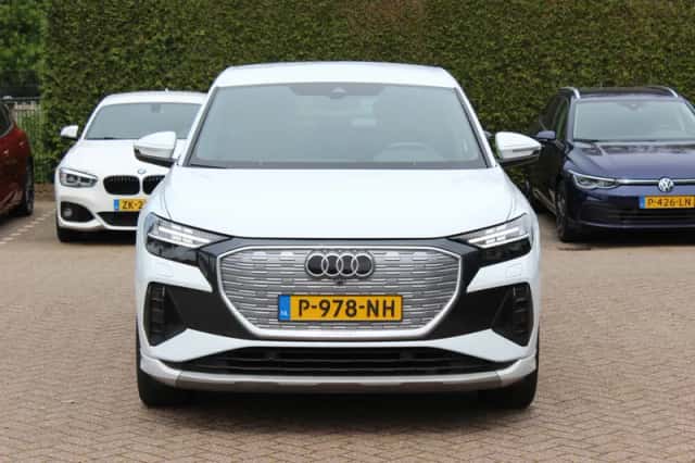 Audi Q4 (2022) thumbnail 9