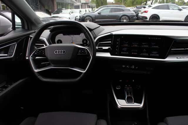 Audi Q4 (2022) thumbnail 10