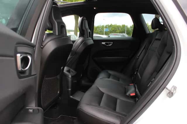 Volvo XC60 (2017) thumbnail 11