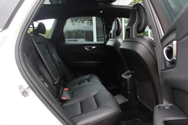 Volvo XC60 (2017) thumbnail 12