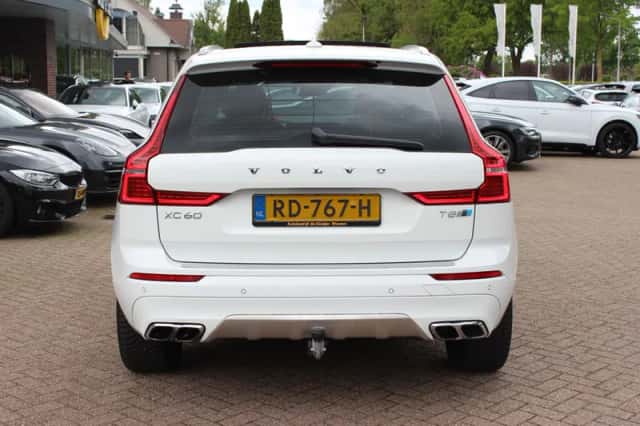 Volvo XC60 (2017) thumbnail 15