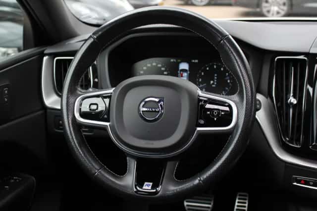Volvo XC60 (2017) thumbnail 18