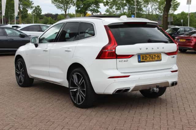 Volvo XC60 (2017) thumbnail 3