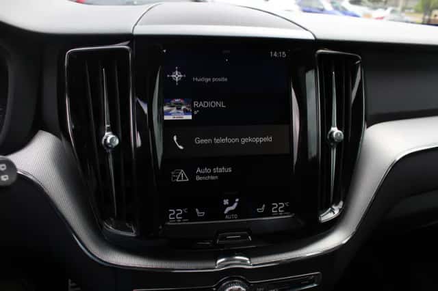 Volvo XC60 (2017) thumbnail 22
