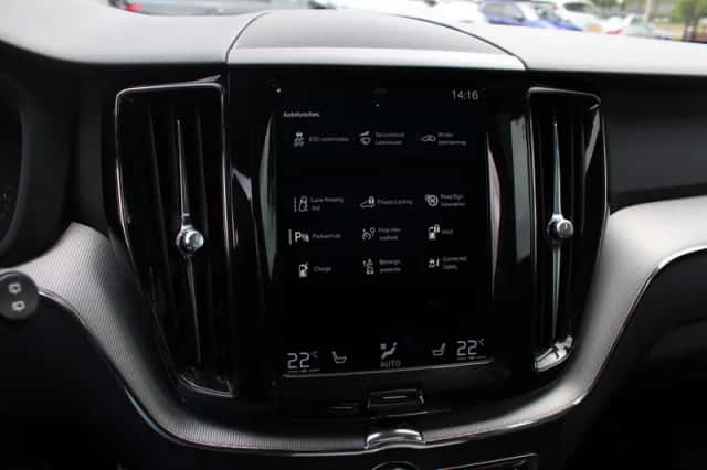 Volvo XC60 (2017) thumbnail 24