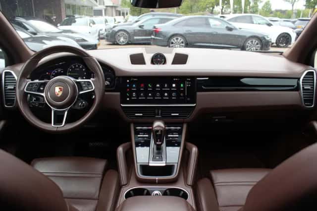 Porsche Cayenne (2022) thumbnail 2