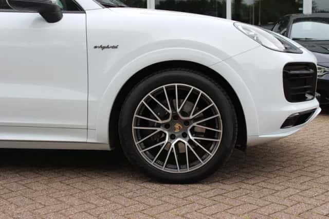 Porsche Cayenne (2022) thumbnail 14