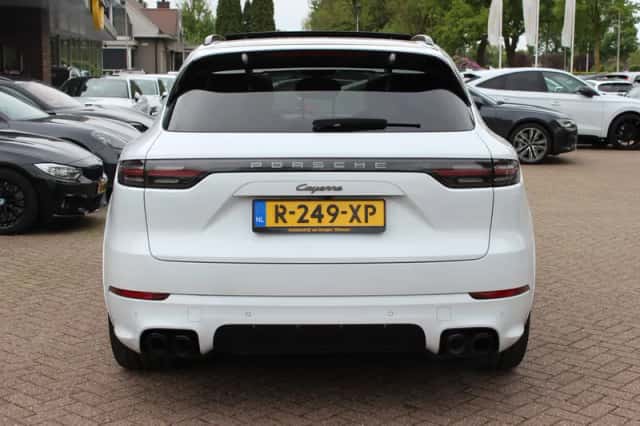 Porsche Cayenne (2022) thumbnail 15