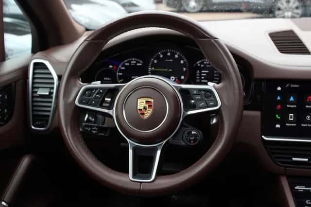 Porsche Cayenne (2022) thumbnail 18
