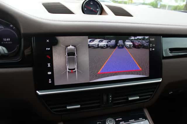 Porsche Cayenne (2022) thumbnail 22