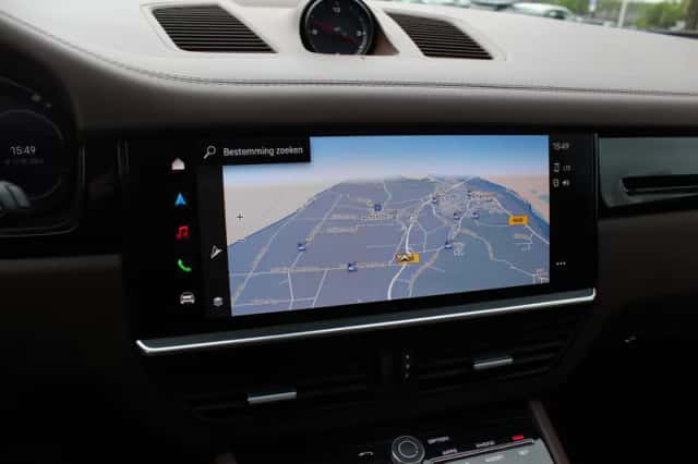 Porsche Cayenne (2022) thumbnail 23