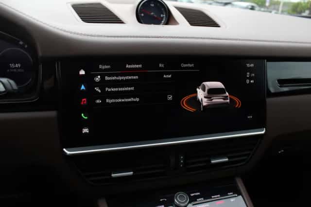 Porsche Cayenne (2022) thumbnail 26