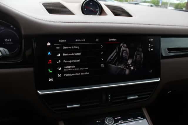 Porsche Cayenne (2022) thumbnail 27