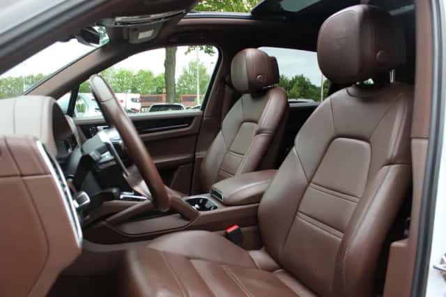 Porsche Cayenne (2022) thumbnail 4