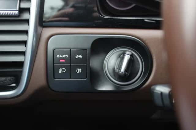 Porsche Cayenne (2022) thumbnail 36