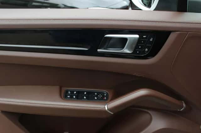 Porsche Cayenne (2022) thumbnail 37