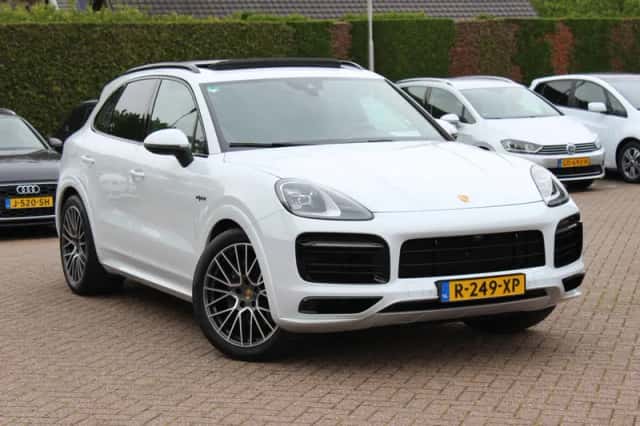 Porsche Cayenne (2022) thumbnail 39