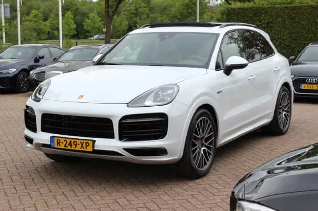 Porsche Cayenne (2022) thumbnail 6