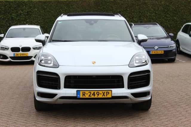 Porsche Cayenne (2022) thumbnail 8