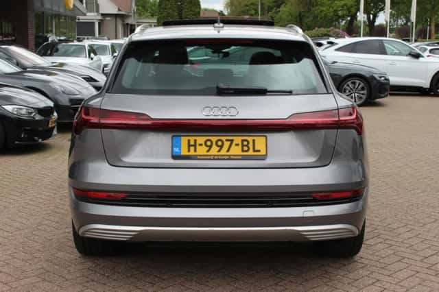 Audi e-tron (2019) thumbnail 16