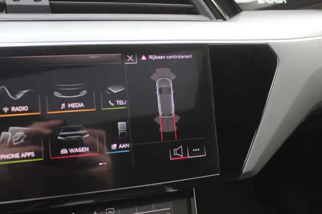 Audi e-tron (2019) thumbnail 25
