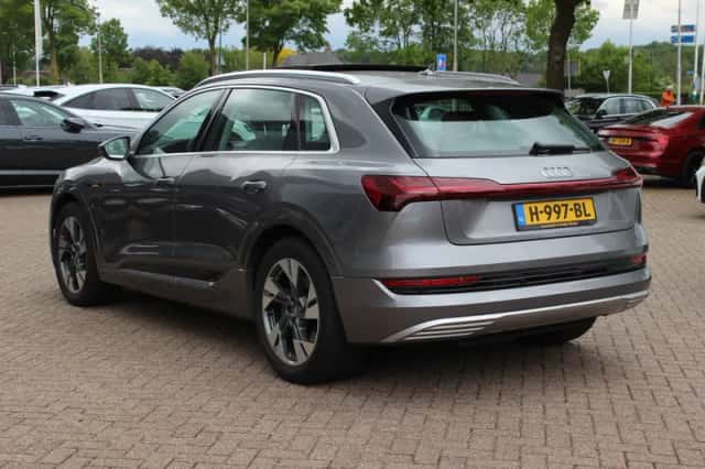 Audi e-tron (2019) thumbnail 4