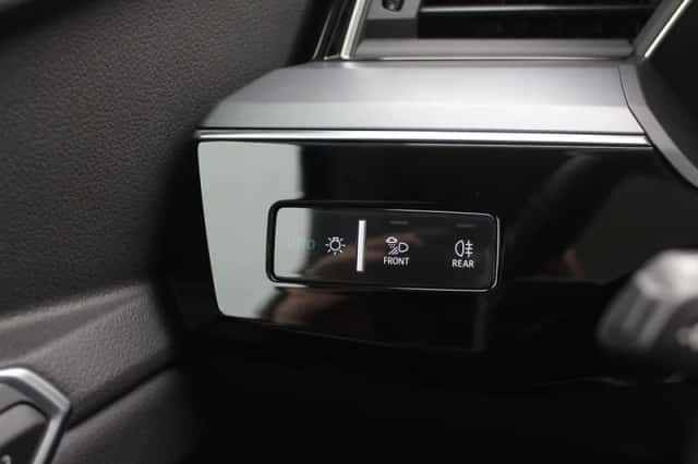 Audi e-tron (2019) thumbnail 31