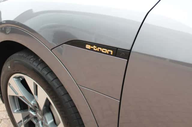Audi e-tron (2019) thumbnail 32