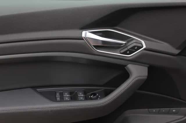 Audi e-tron (2019) thumbnail 34