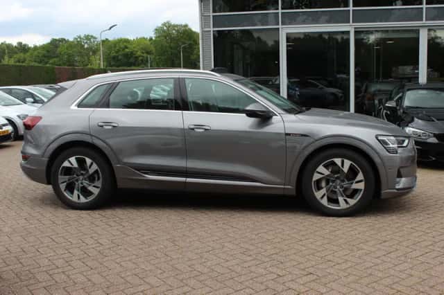 Audi e-tron (2019) thumbnail 6