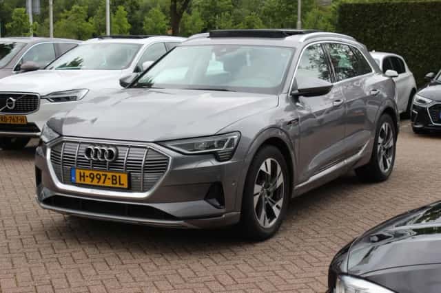 Audi e-tron (2019) thumbnail 7
